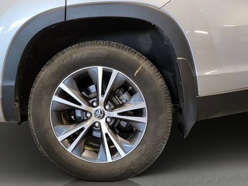 Used 2016 Toyota Highlander XLE AWD/4WD image 43