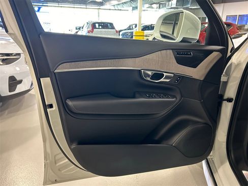 Certified 2022 Volvo XC90 T6 Inscription w/ Climate Package image 9