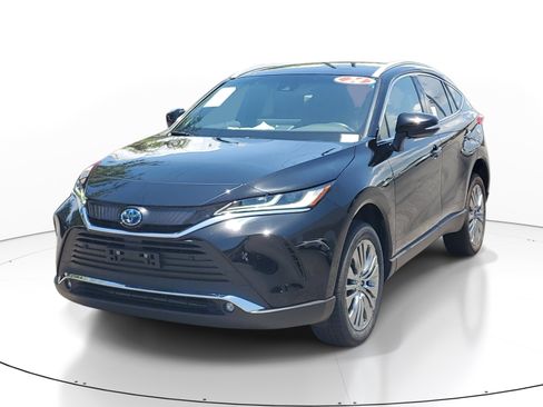 Certified 2024 Toyota Venza XLE AWD/4WD image 3