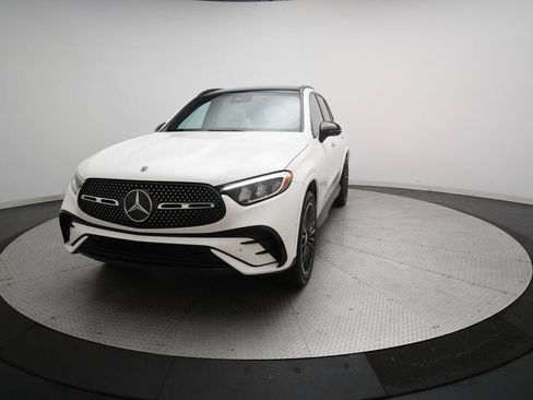 Used 2025 Mercedes-Benz GLC 300 4MATIC image 12