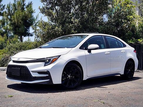 Used 2023 Toyota Corolla SE w/ SE Premium Package FWD image 2