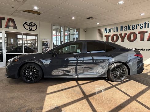 Used 2025 Toyota Camry SE w/ Convenience Package FWD image 7