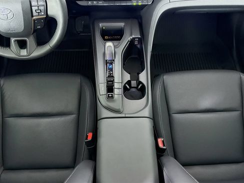 Used 2023 Toyota Crown AWD/4WD image 16