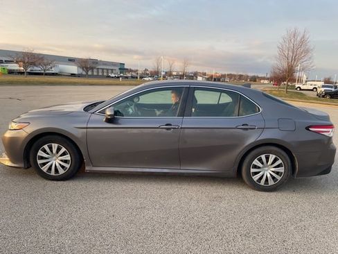 Used 2019 Toyota Camry L image 5