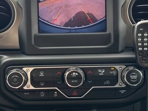 Used 2018 Jeep Wrangler Unlimited Sport S AWD/4WD image 19