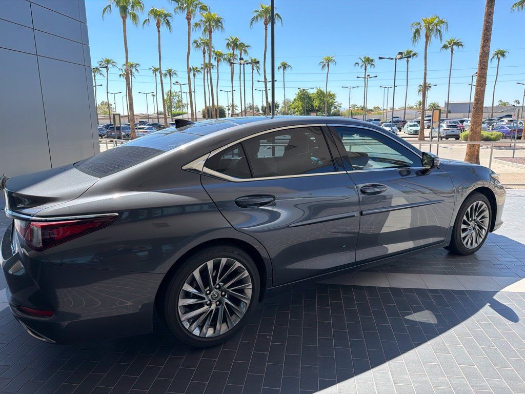 Used 2024 Lexus ES 350 w/ Technology Package FWD image 3