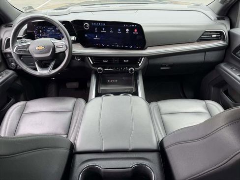 Used 2025 Chevrolet Suburban LT AWD/4WD image 16