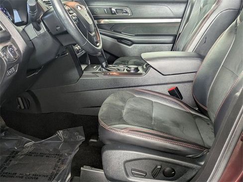 Used 2019 Ford Explorer XLT w/ Equipment Group 202A image 10