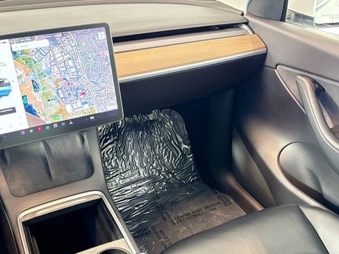 Used 2021 Tesla Model Y Long Range image 20