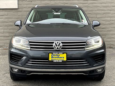 Used 2016 Volkswagen Touareg Sport image 2