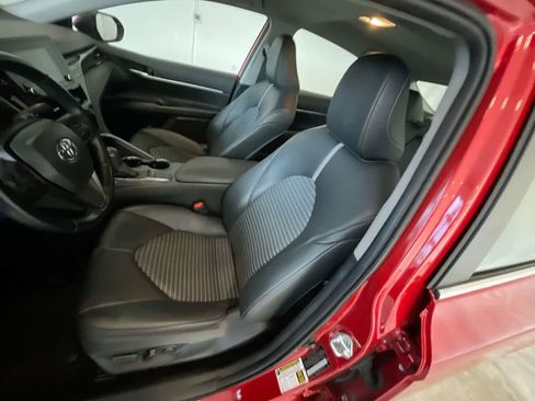 Used 2023 Toyota Camry SE image 11
