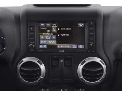 Used 2016 Jeep Wrangler Sahara w/ Connectivity Group AWD/4WD image 7