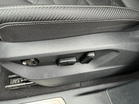 Used 2025 Volkswagen Atlas Cross Sport SE image 23