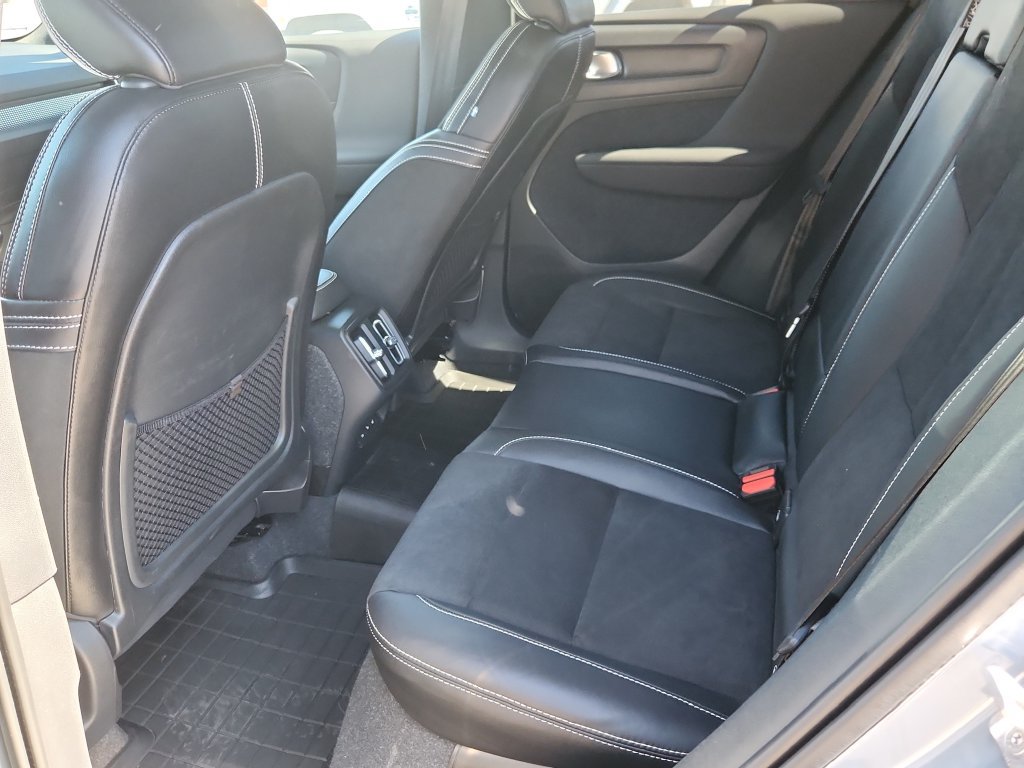 Used 2021 Volvo XC40 T5 R-Design w/ Climate Package AWD/4WD image 11