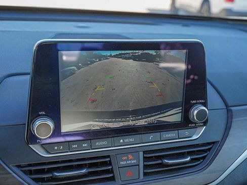 Used 2024 Nissan Altima 2.5 SV image 16