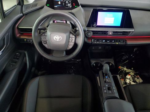 Used 2024 Toyota Prius Prime FWD image 12