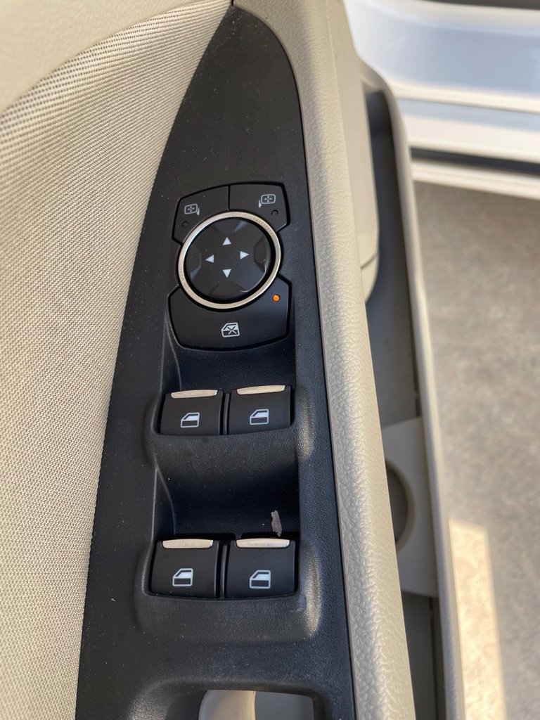 Used 2020 Ford Fusion SE FWD image 15