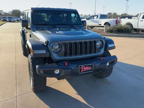 Used 2025 Jeep Wrangler Unlimited Rubicon image 2