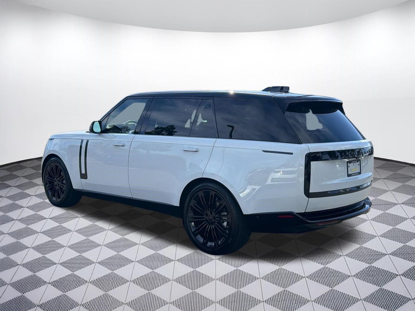 New 2026 Land Rover Range Rover Long Wheelbase SE AWD/4WD image 3