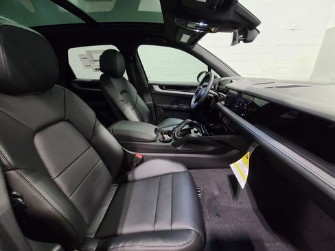 New 2026 Porsche Cayenne image 29
