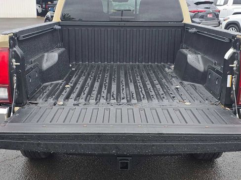 Certified 2018 Toyota Tacoma SR5 AWD/4WD image 16