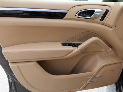 Used 2016 Porsche Cayenne image 12