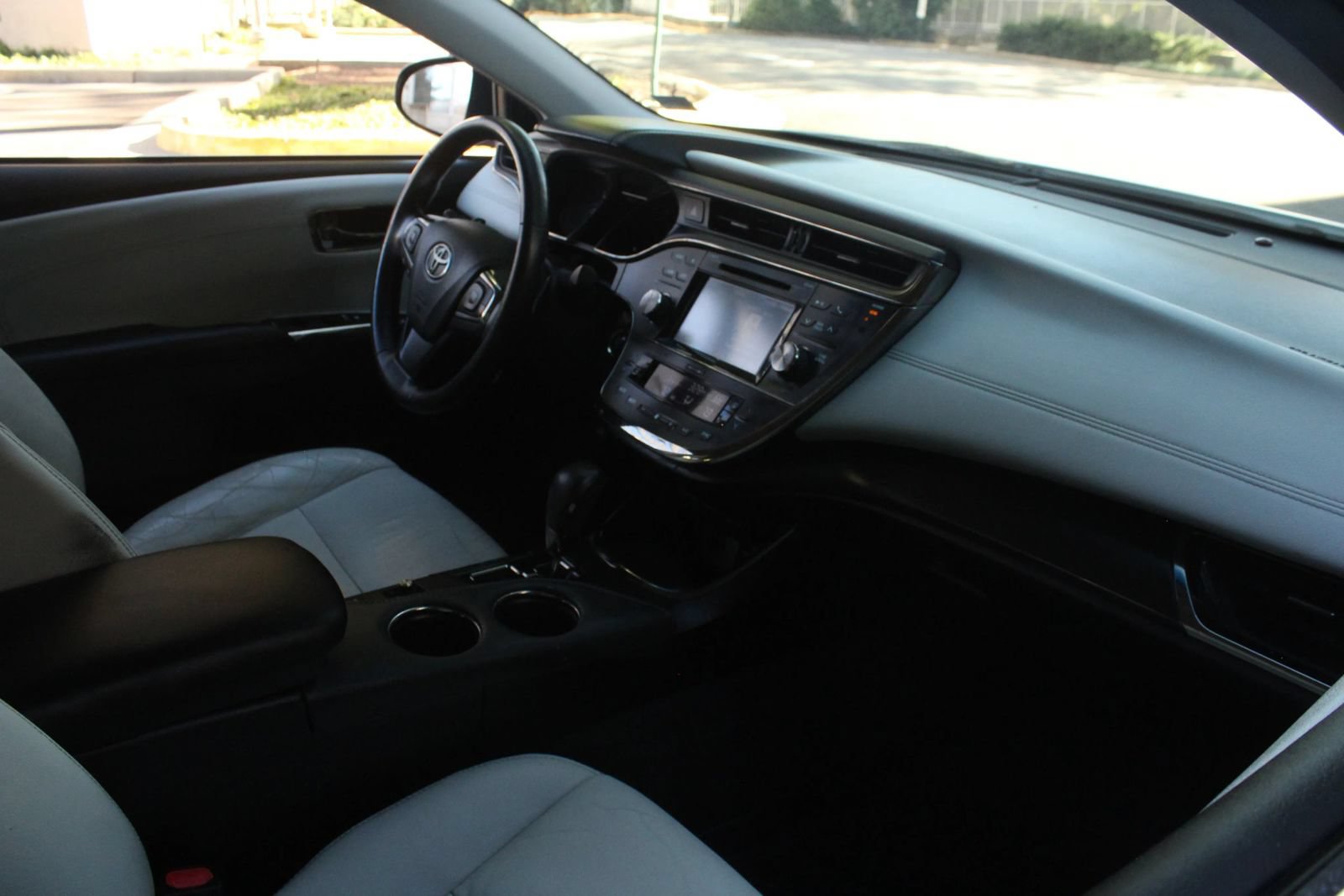 Used 2016 Toyota Avalon XLE FWD image 23