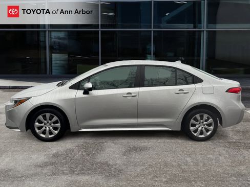 Used 2025 Toyota Corolla LE image 7
