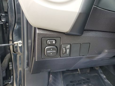 Used 2019 Toyota Corolla LE image 14