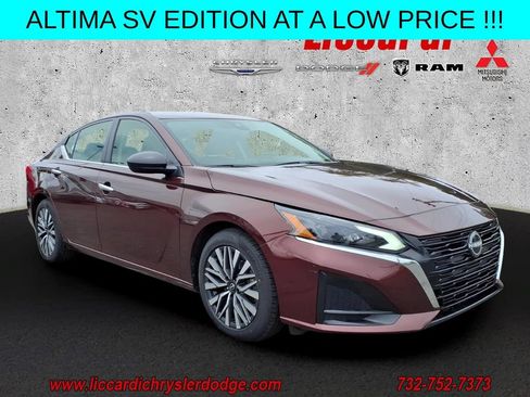Used 2024 Nissan Altima 2.5 SV FWD image 1