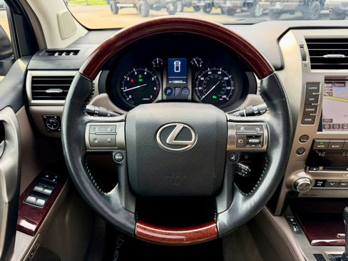 Used 2014 Lexus GX 460 w/ Premium Package AWD/4WD image 16