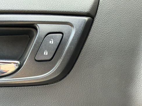 Used 2017 Chevrolet Suburban LS AWD/4WD image 18