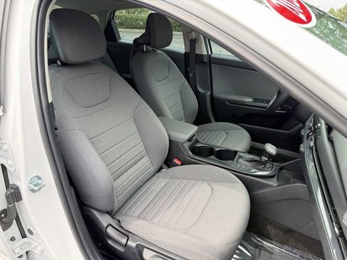 Certified 2025 Kia K4 EX FWD image 32