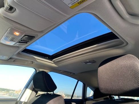 Used 2017 Subaru Crosstrek 2.0i Premium w/ Moonroof Package AWD/4WD image 16