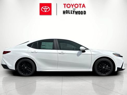 New 2026 Toyota Camry SE FWD image 3