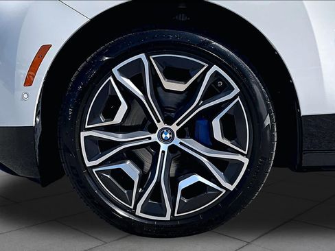 Used 2025 BMW iX xDrive50 w/ Premium Package AWD/4WD image 10