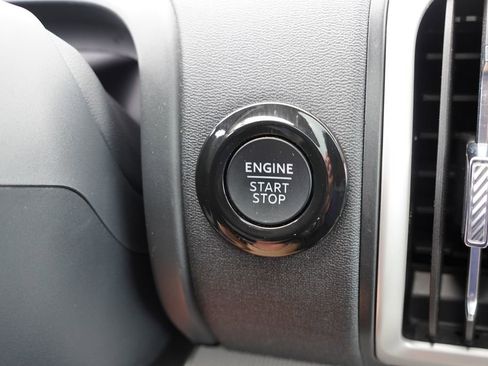 Used 2025 Ford Expedition Active AWD/4WD image 38
