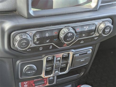 Used 2022 Jeep Gladiator Mojave w/ Cold Weather Group image 21