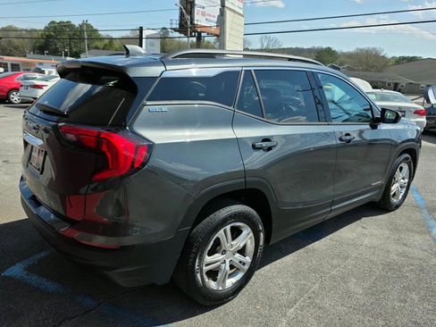 Used 2020 GMC Terrain SLE w/ Driver Convenience Package image 2