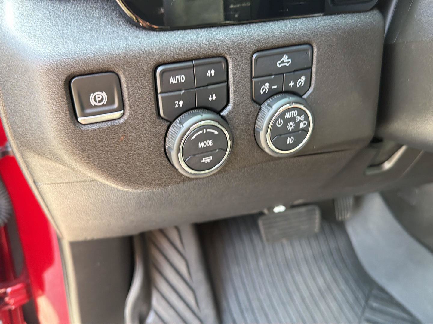 Used 2024 Chevrolet Silverado 1500 RST AWD/4WD image 19