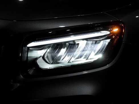 Used 2026 Mercedes-Benz GLB 250 4MATIC image 8