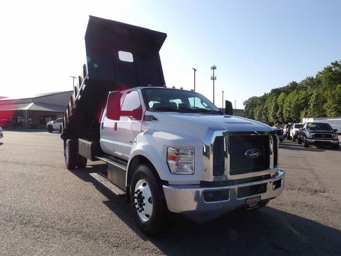 Used 2023 Ford F750 2WD Crew Cab Super Duty image 11