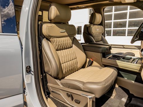 Used 2026 Ford F450 Platinum w/ Platinum Plus Package image 31