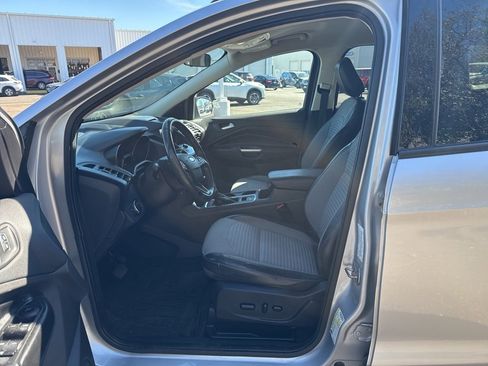 Used 2018 Ford Escape SE w/ SE Sport Appearance Package image 10