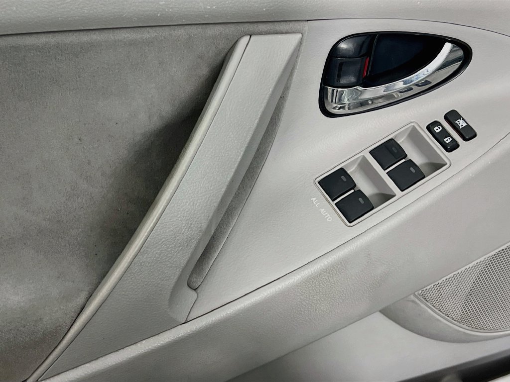 Used 2010 Toyota Camry FWD image 17