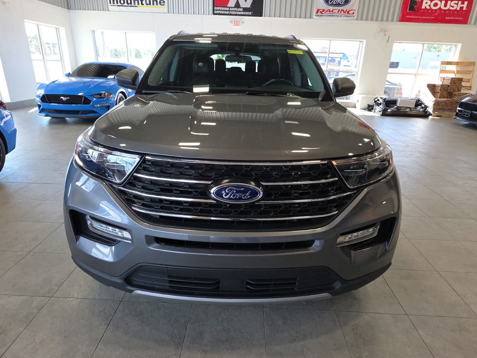 Used 2023 Ford Explorer XLT w/ Equipment Group 202A AWD/4WD image 2