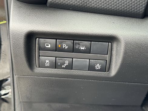 Certified 2025 Nissan Kicks Play S image 25