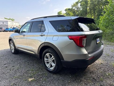 Used 2024 Ford Explorer XLT AWD/4WD image 7