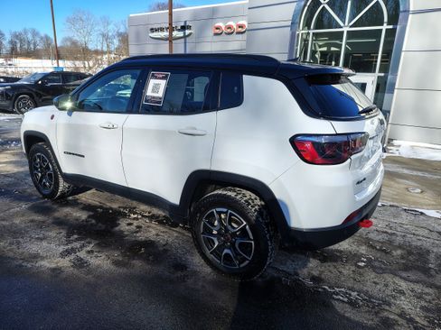 Used 2025 Jeep Compass Trailhawk image 11