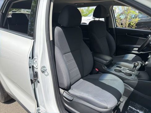 Used 2018 Kia Sorento AWD image 12